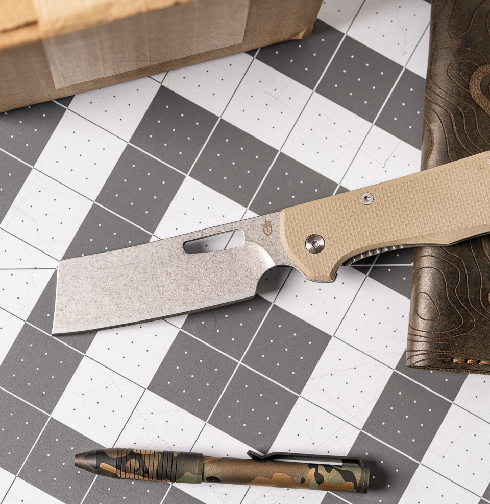 Flatiron Sleek Thumb-hole Opening