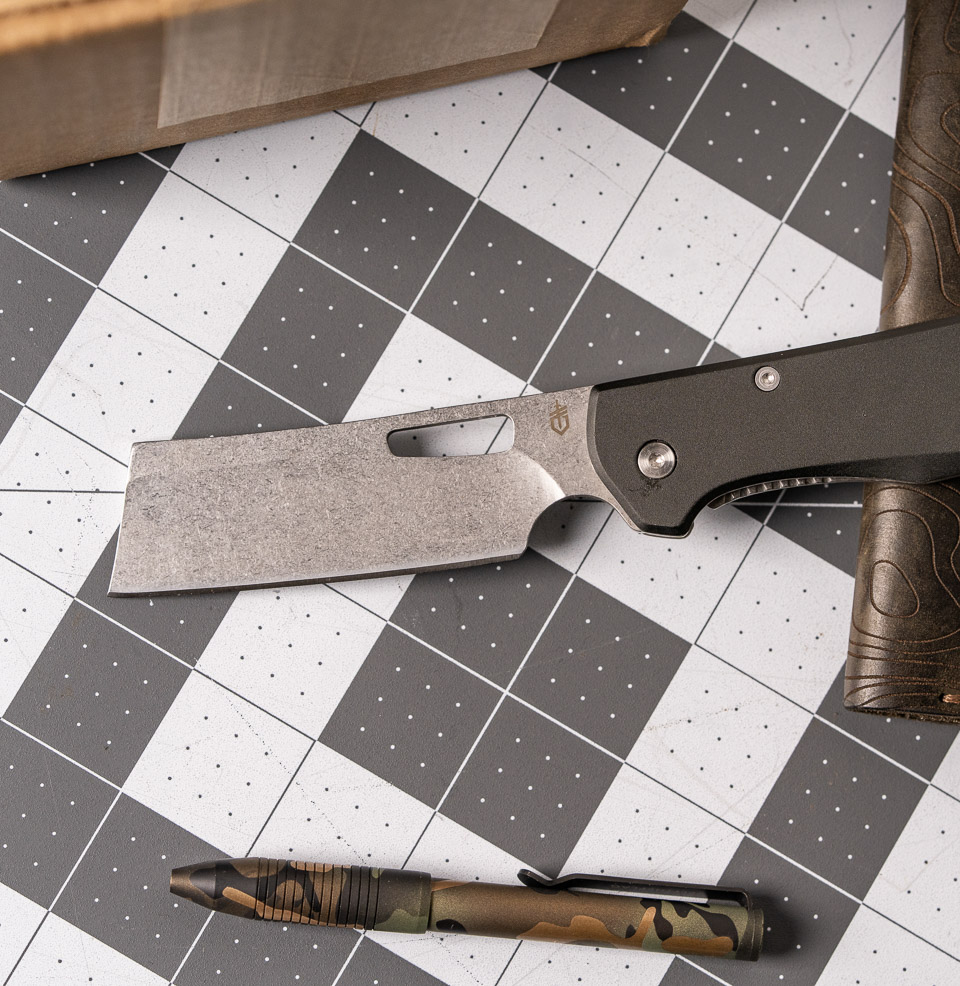 Flatiron Sleek Thumb-hole Opening