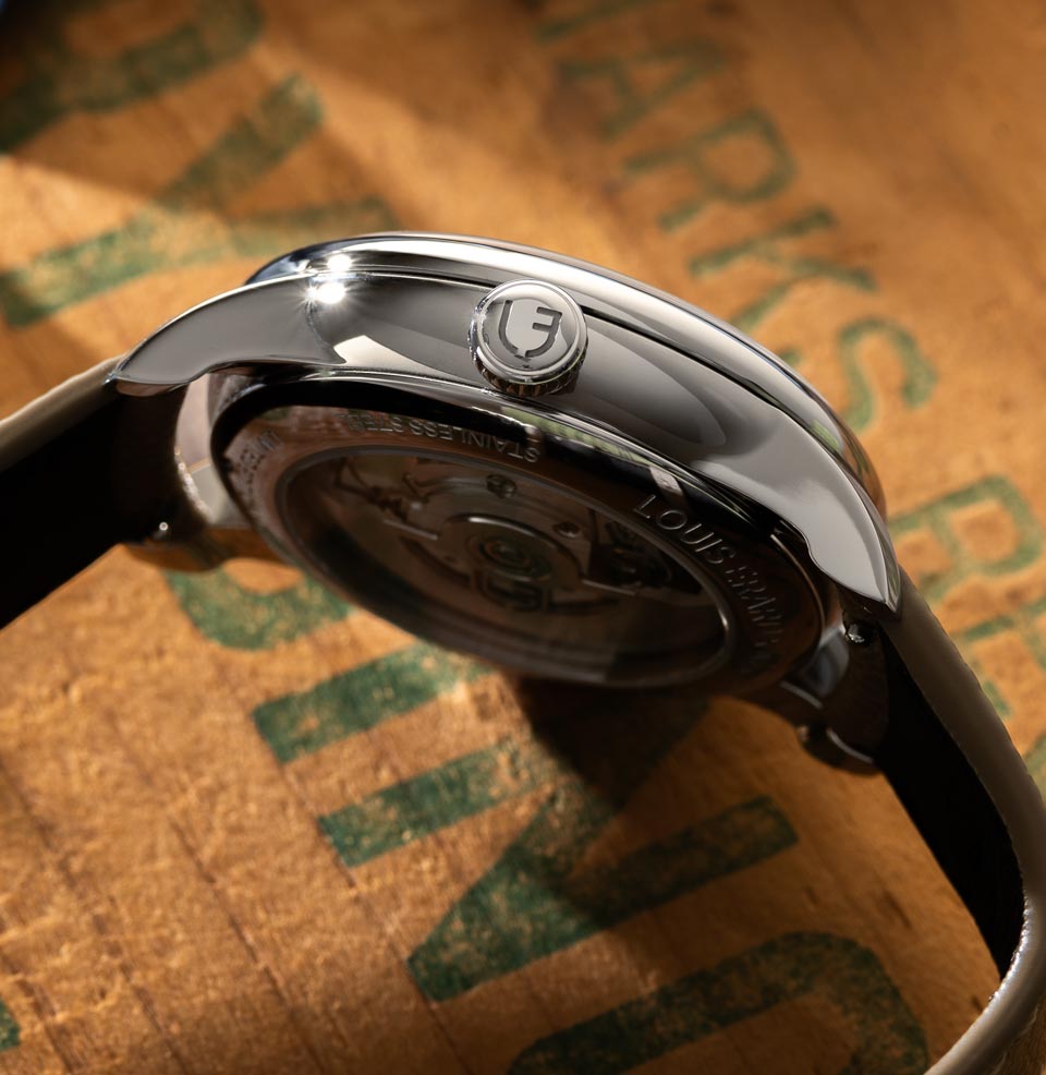 Le Régulateur Louis Erard x Worn & Wound Gorgeous case architecture