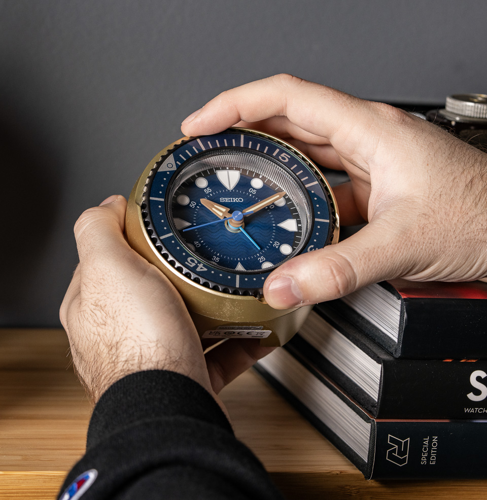 Mai Modern Rotating Bezel Alarm Clock A rotating bezel