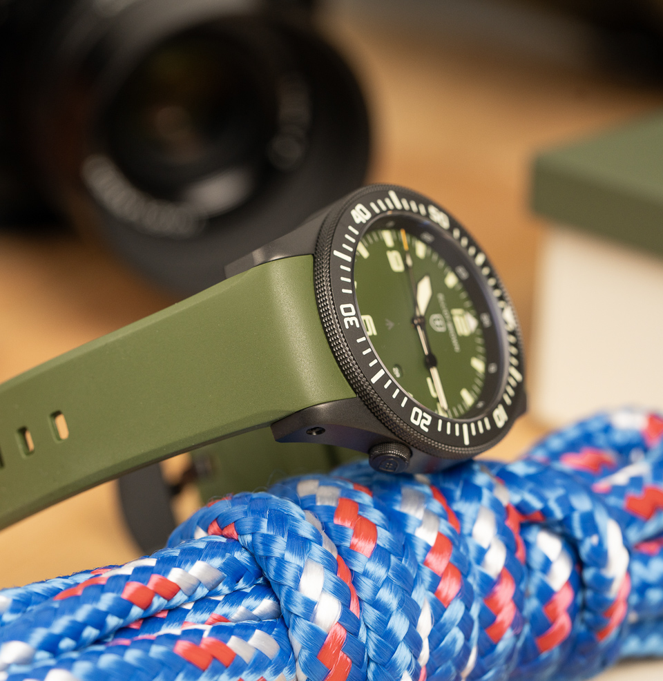 Holton Professional Quartz Hardened 1200HV bezel