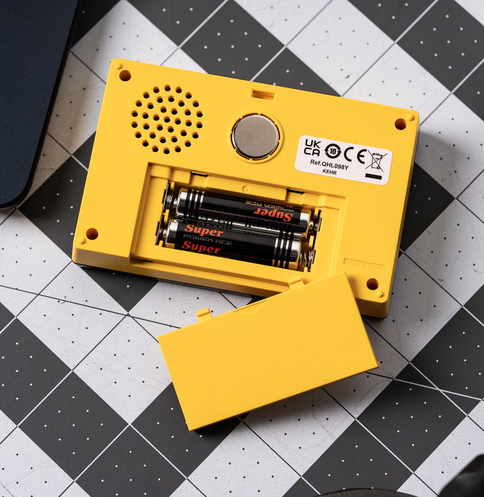 Heritage Design Sports Clock QHL098Y Takes 2 AAA batteries