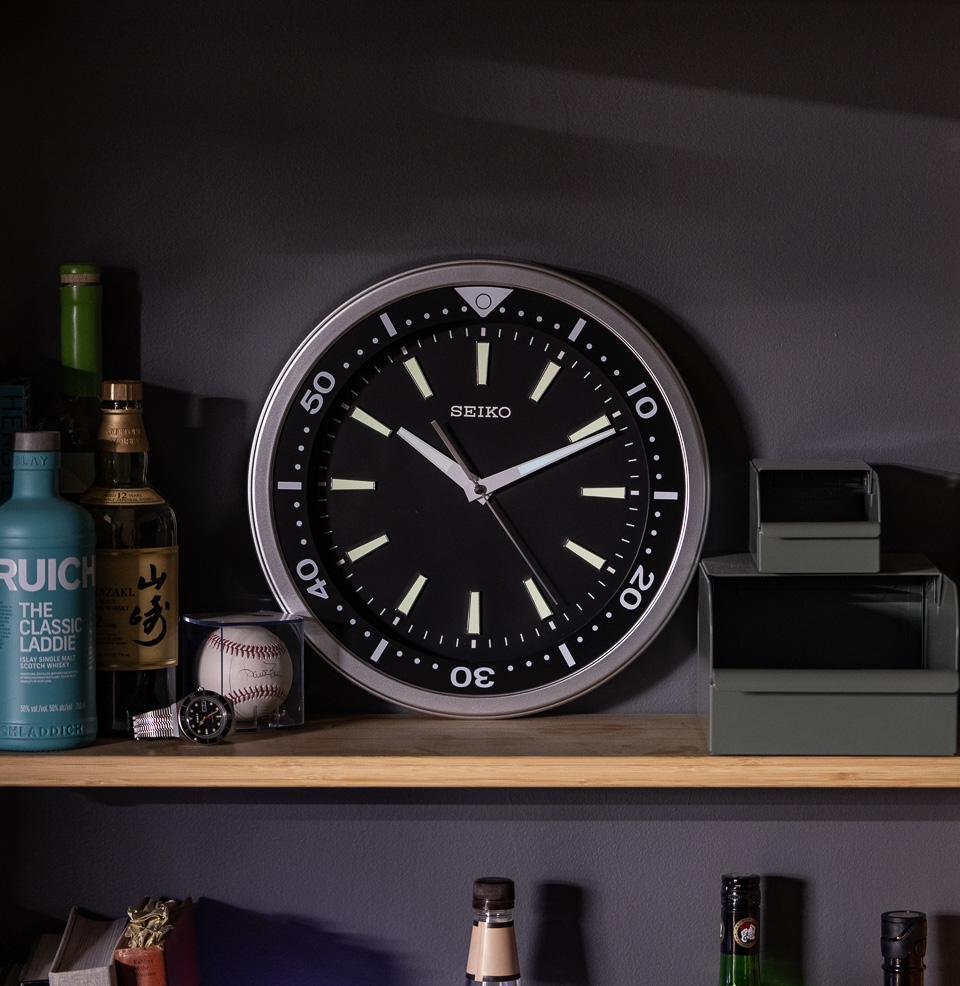 Heritage Design Clock QXA723A 11-inch versatile diameter