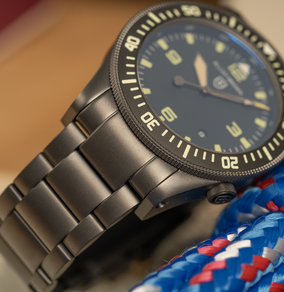 Holton Professional Quartz Hardened 1200HV bezel