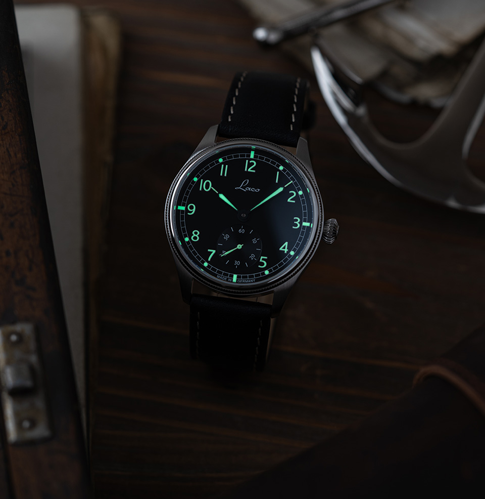 Bremerhaven 39 Handwinding | Black Dial Superluminova C3