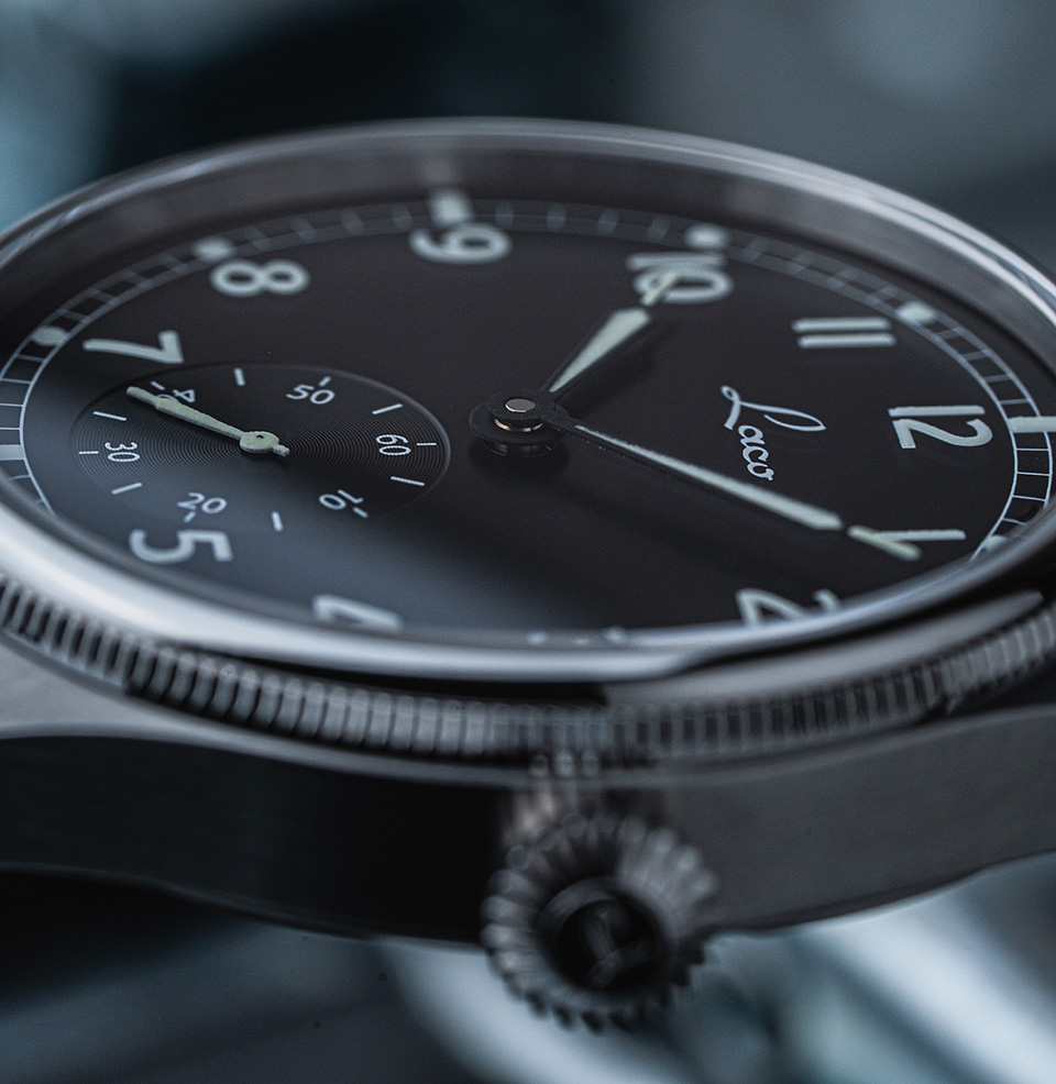 Bremerhaven 39 Handwinding | Black Dial 9.8mm thin
