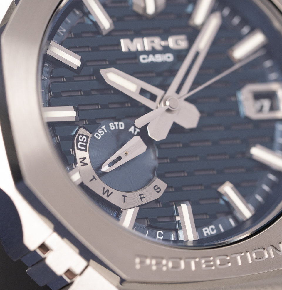 G-SHOCK MRG-B2100D-2A Watch Dial Opening