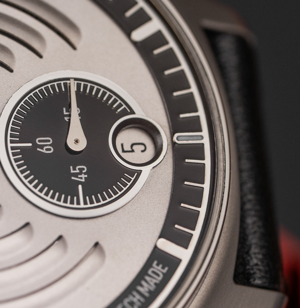 AERODYNAMIC Small seconds at 6 o'clock