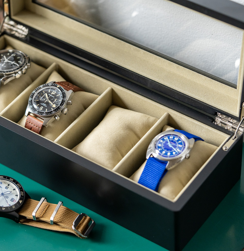 Bey-Berk International 4-Slot Watch Box Removable Velour Pillows