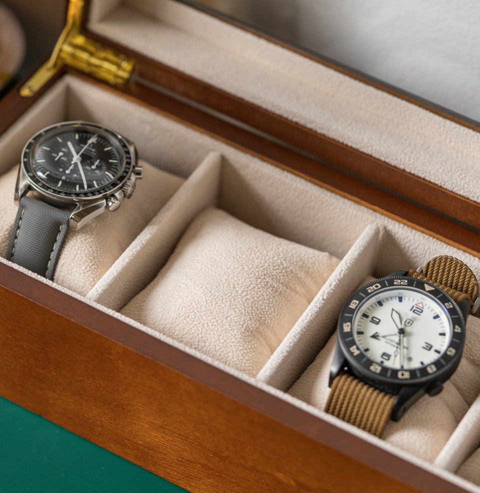 Bey-Berk International 4-Slot Watch Box Removable Velour Pillows