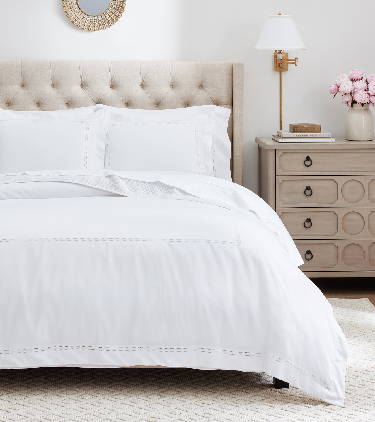 Eyelet duvet set in white
