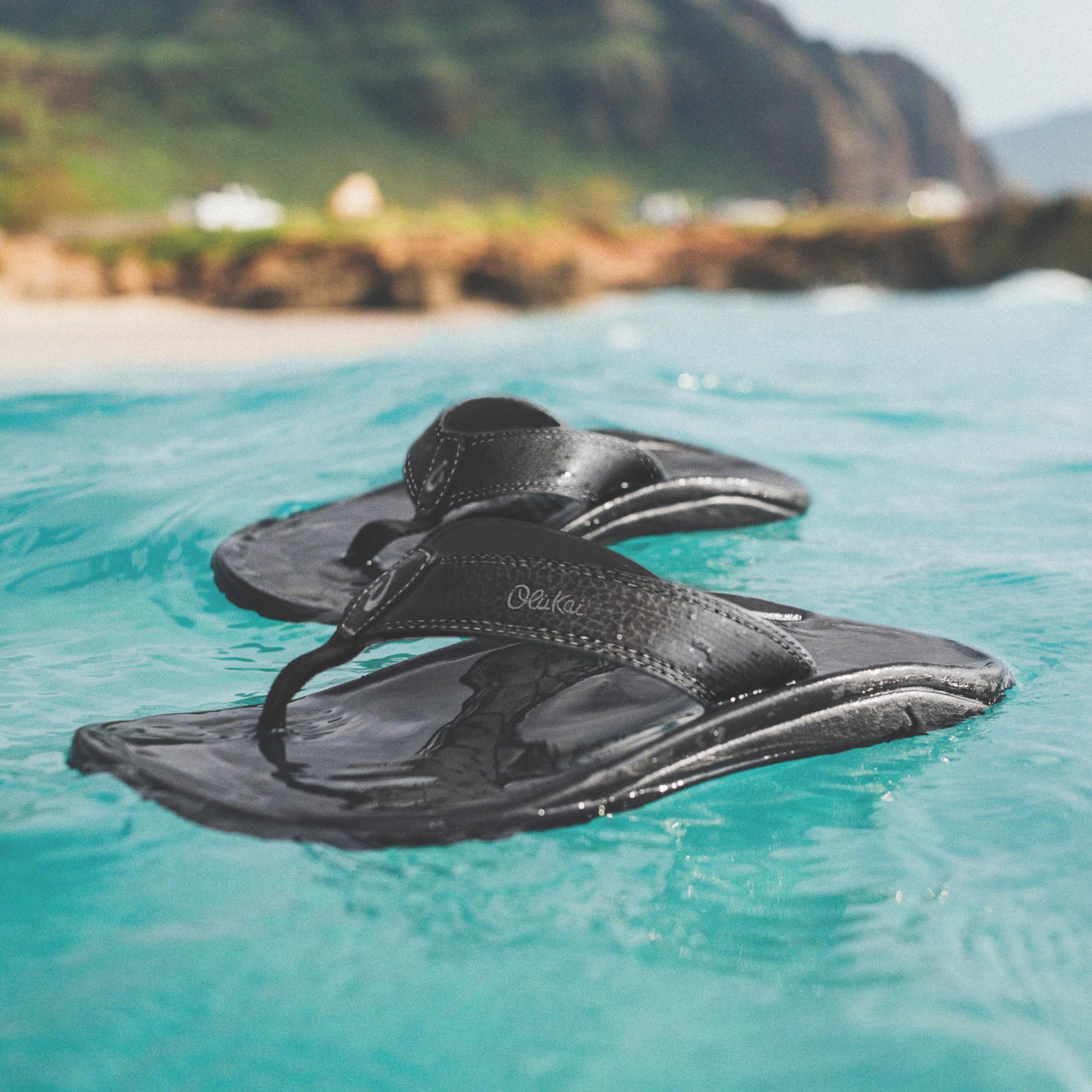 Olukai hot sale black sandals