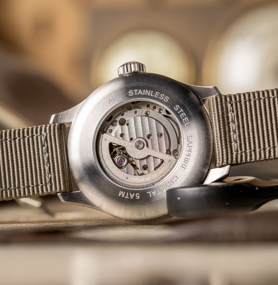 Aachen Blaue Stunde 42mm | Blue Dial Watch Display caseback 