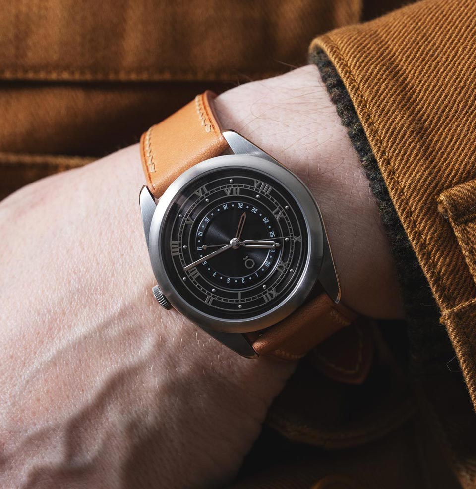 Coriolis Pointer Date - Rhodium Black 38.5mm x 45mm for an ideal everyday fit