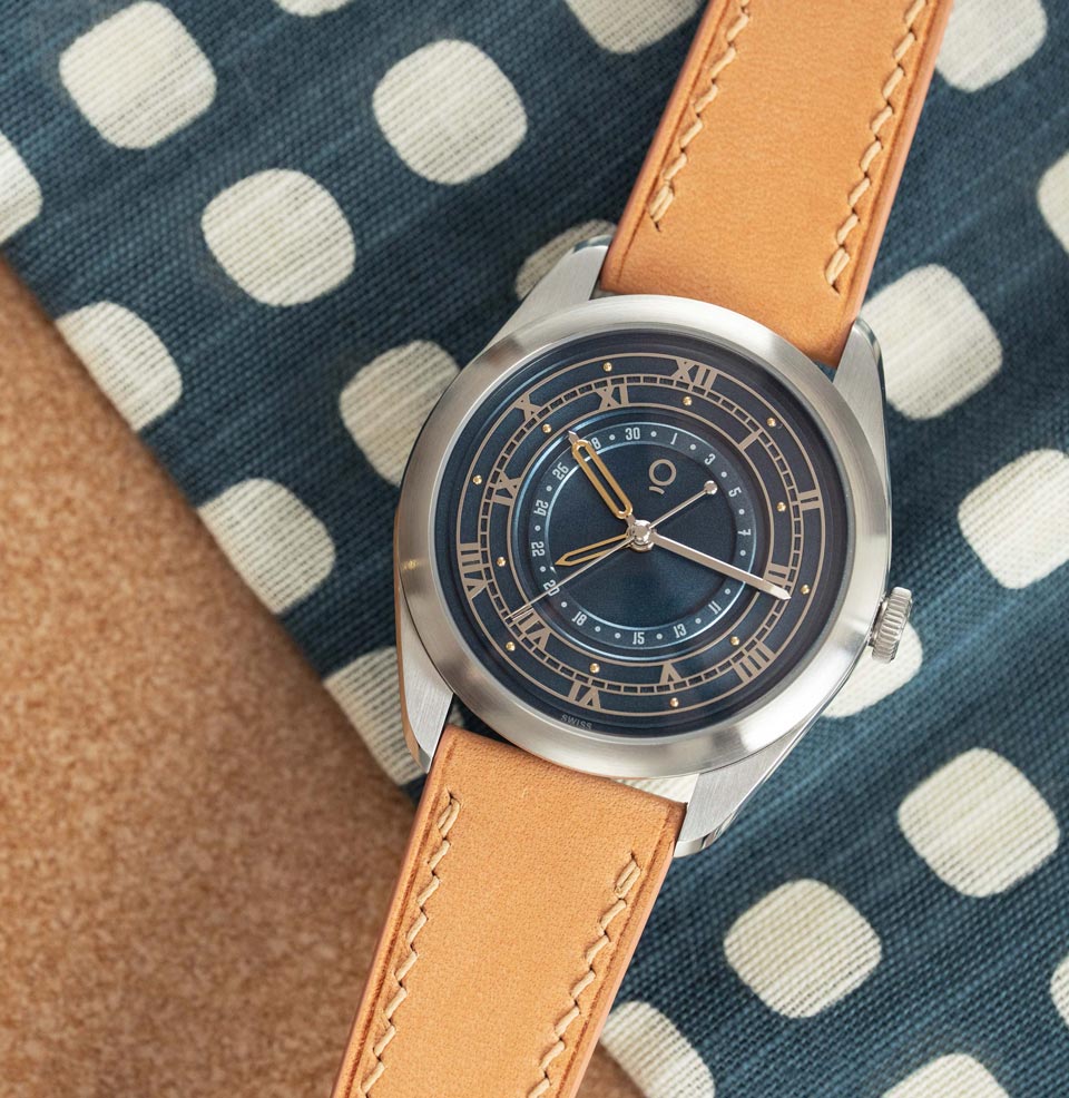 Coriolis Pointer Date - Venetus Teal Venetus Teal features a soothing, cool tone combined with hints of yellow gold