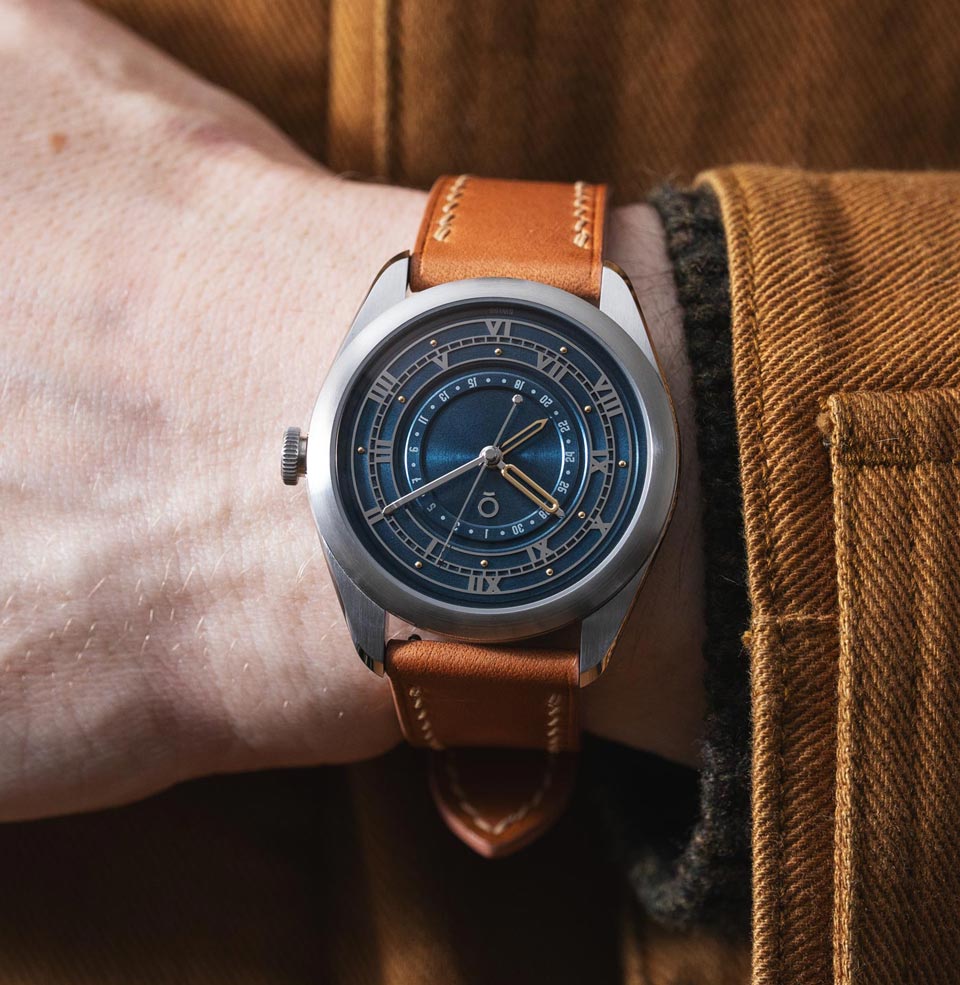 Coriolis Pointer Date - Venetus Teal 38.5mm x 45mm for an ideal everyday fit