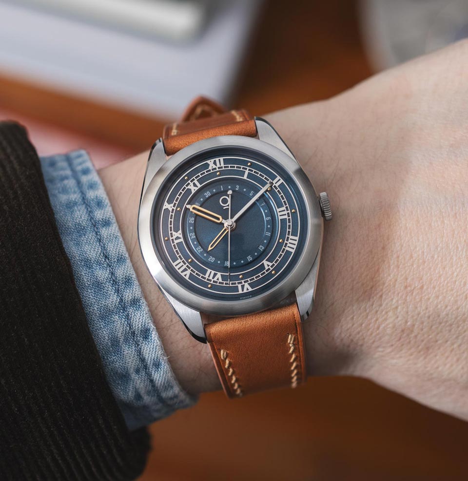 Coriolis Pointer Date - Venetus Teal A unique and slightly formal style