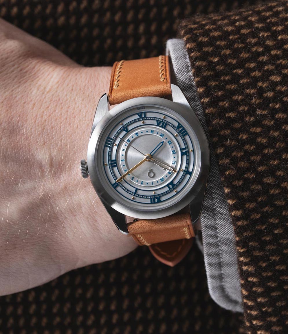 Coriolis Pointer Date - Skyline Silver