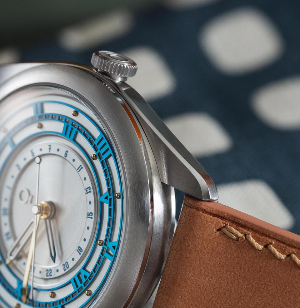 Coriolis Pointer Date - Skyline Silver Finishing focused case design