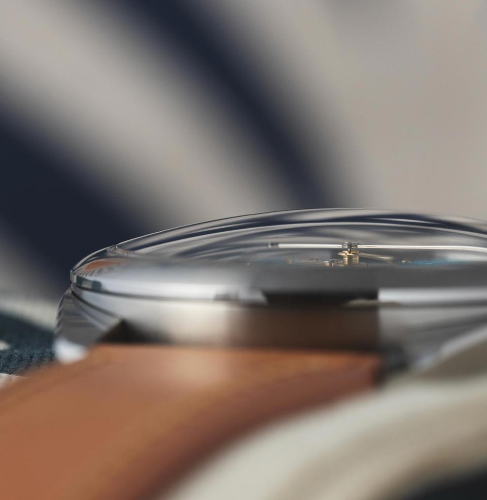 Coriolis Pointer Date - Skyline Silver Massive domed sapphire crystal