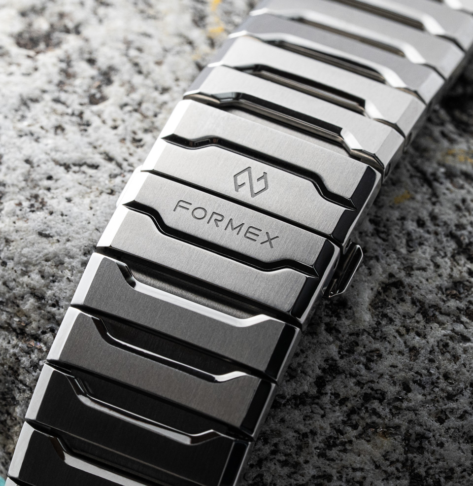 Aria Manufacture Chronometer - Founder's Edition Integrated Titanium Bracelet