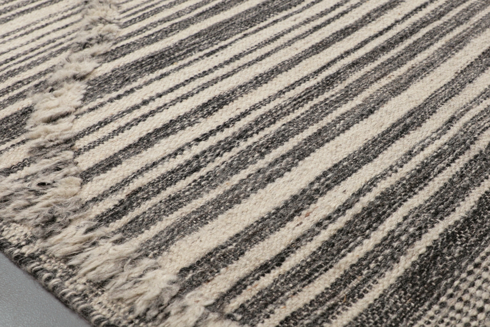 IMA-01 IVORY / CHARCOAL video
