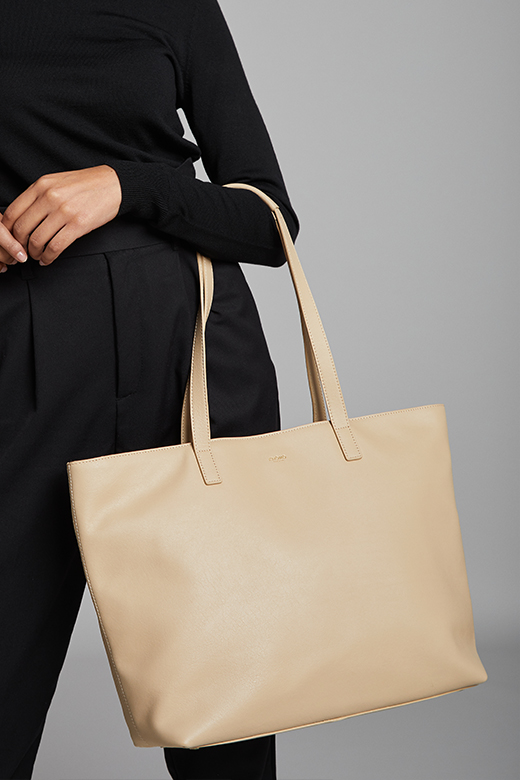 KNOMO Maddox Leather Laptop Tote Bag - 15" Feature Rectangle Image 1 | knomo.com