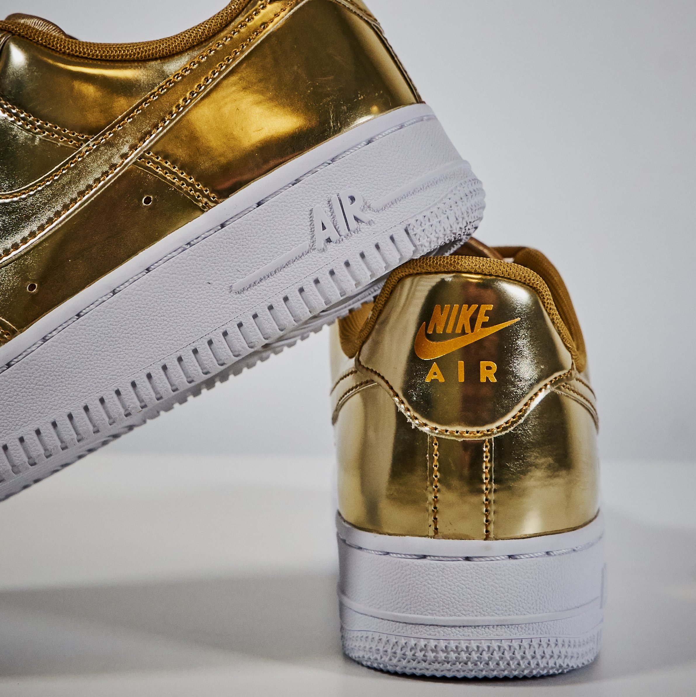 nike air force 1 gold check