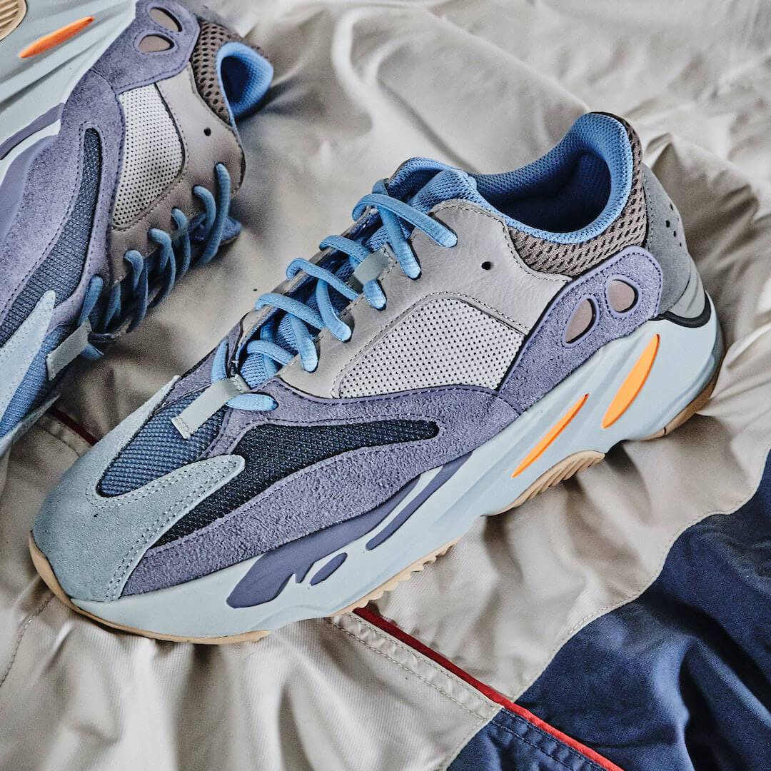 yeezy boost 700 carbon blue on feet