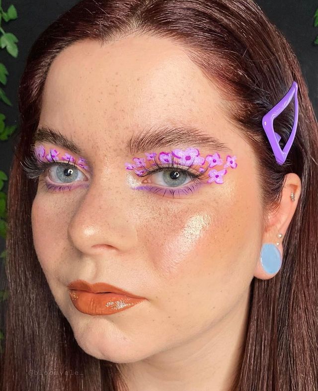 Women wearing cute  Opalite Glass Plug / Gauge
