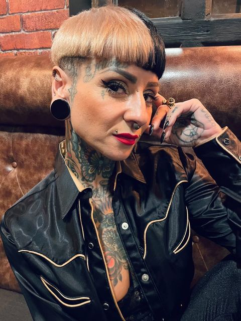 Girl wearing pretty Black Glass Plug / Gauge