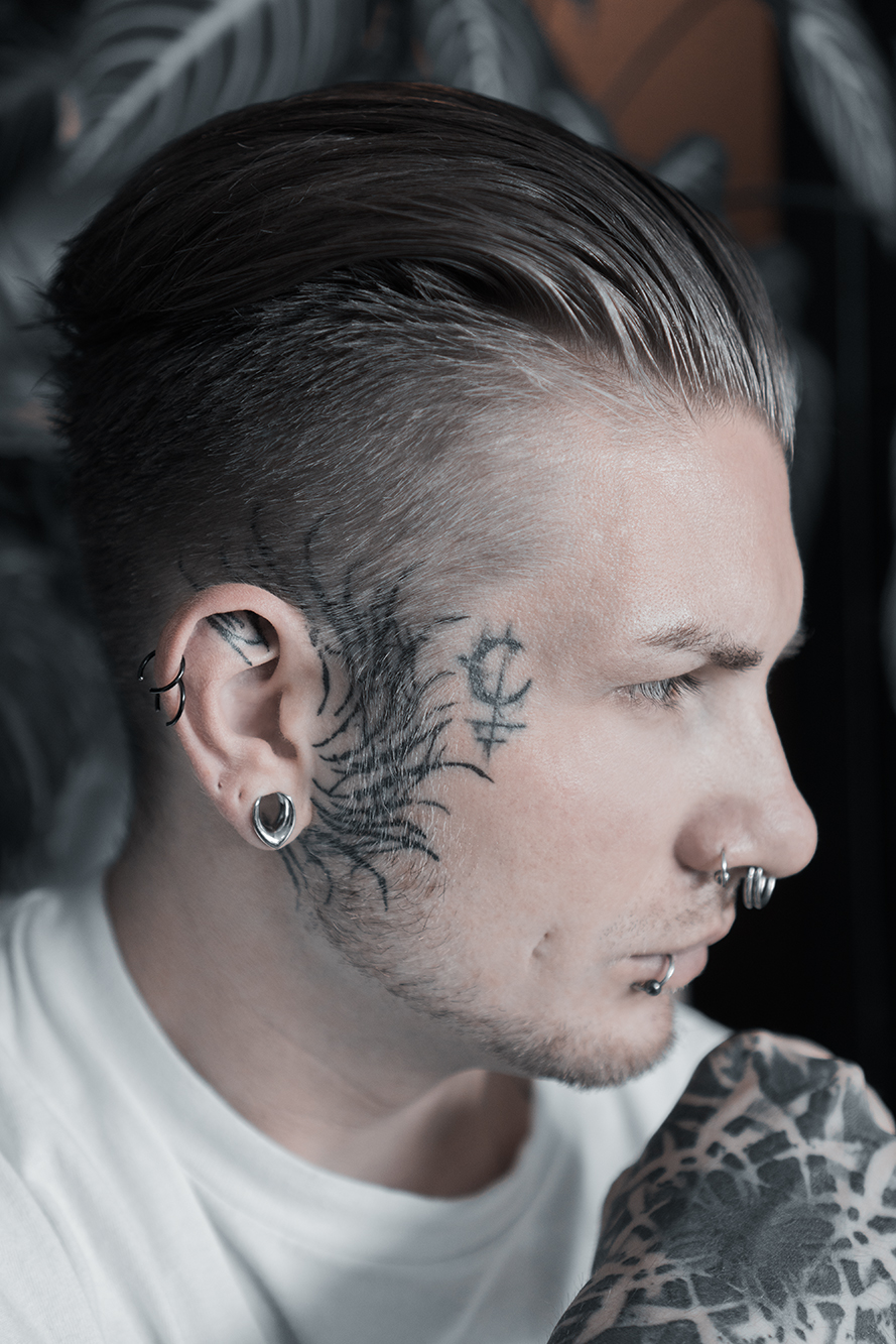  Silber V Sattel Metall Ohr Messgerät / Plug