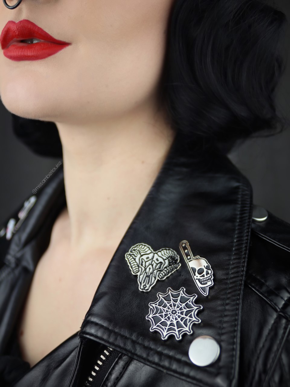 Spider Web Pin - Anstecker
