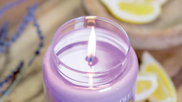 Yankee Candle XMAS Geschenkset 2x Medium Jar Unwrap the Magic