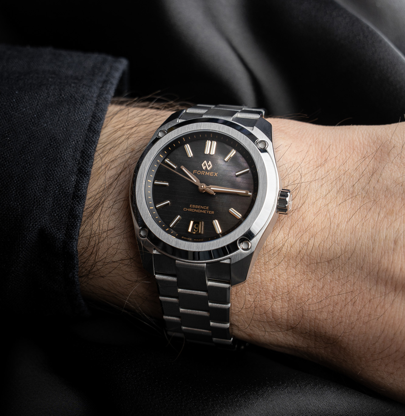 Essence ThirtyNine Automatic Chronometer Black Pearl Patented Case Suspension System