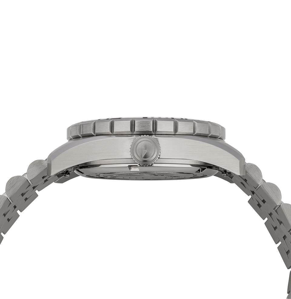 Islander Saltaire 38mm Solar Dive Watch 46mm lug-to-lug