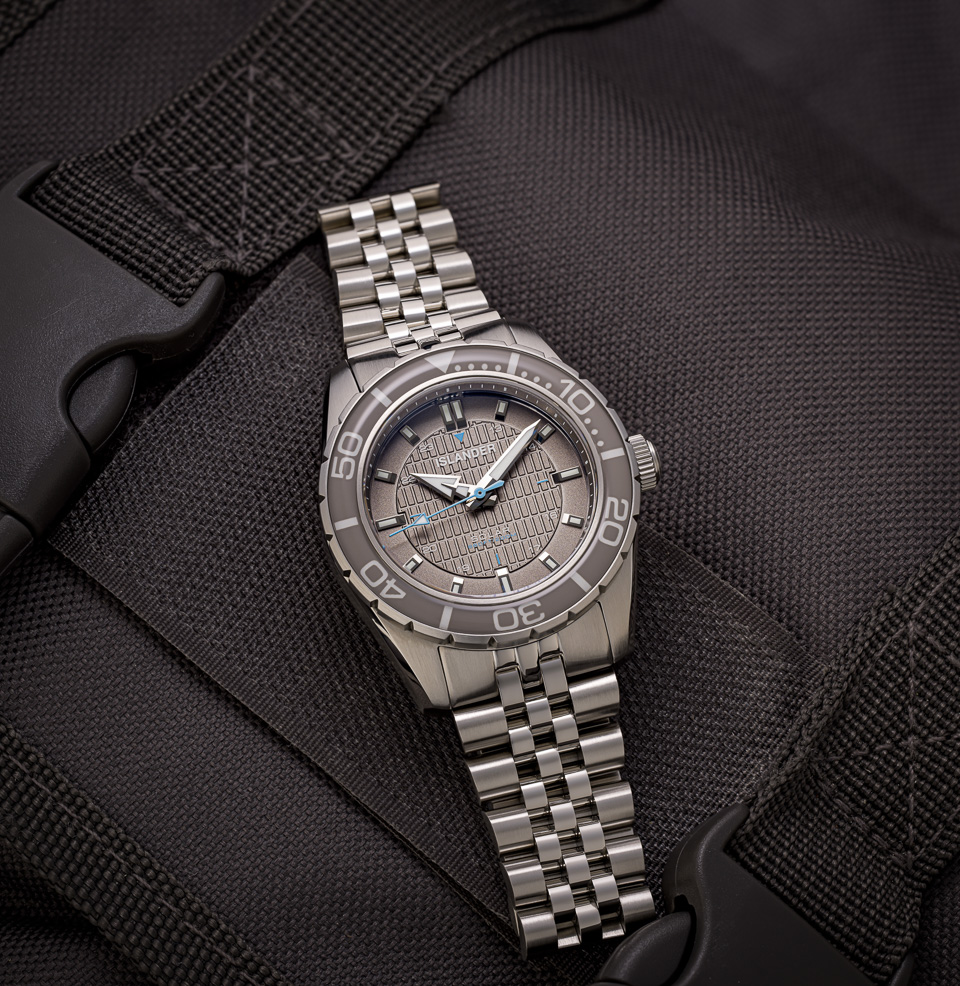 Islander Saltaire 38mm Solar Dive Watch Ring-solar movement