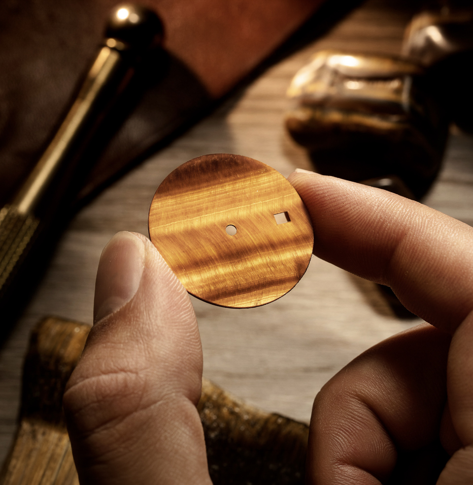 Nereide 42 Stone Dials Tiger's Eye Dial
