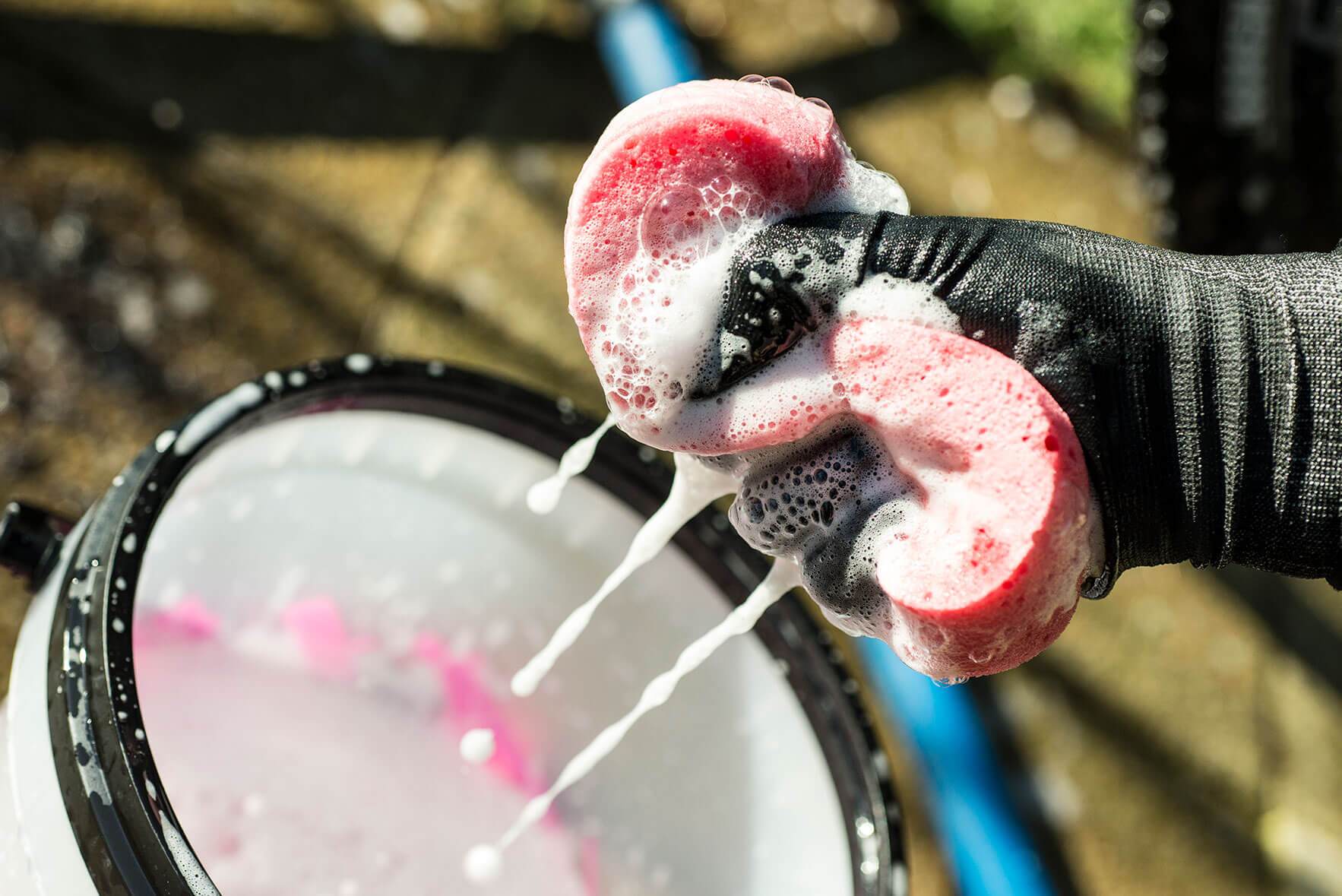 Muc-Off Expanding Cleaning Sponge