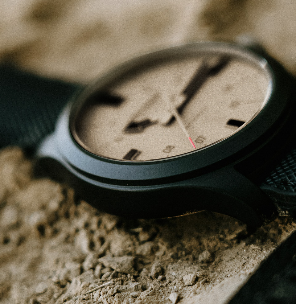 echo/neutra Averau Ceramic Sand Domed Sapphire Crystal