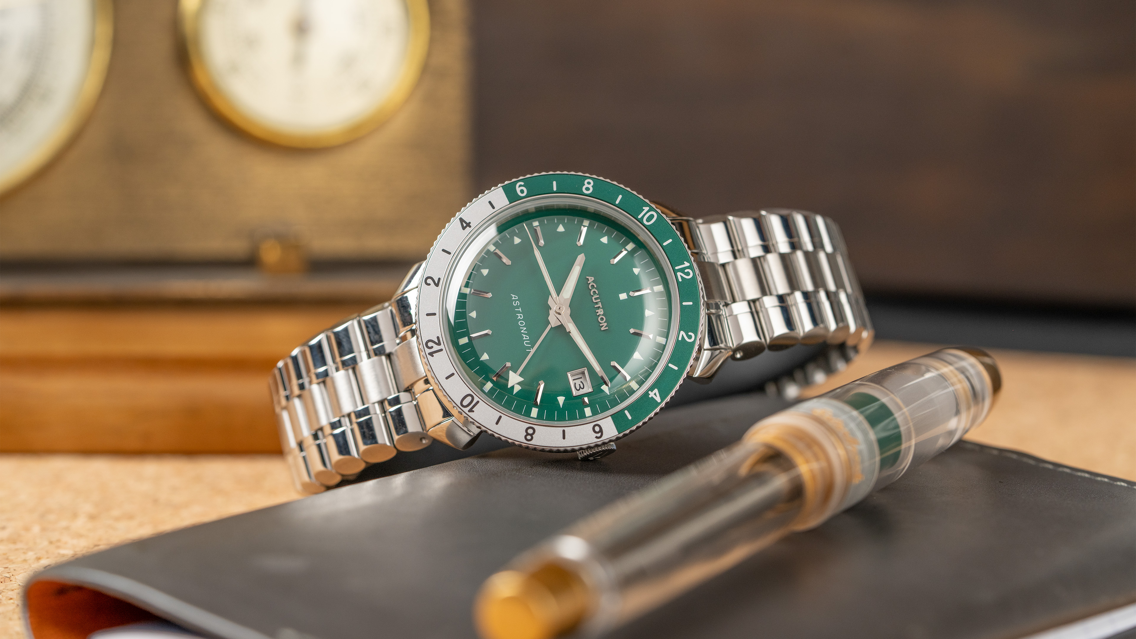 鉄人　　　aquatone アクアトーン Accutron Astronaut GMT Watch Collection – Windup Watch Shop