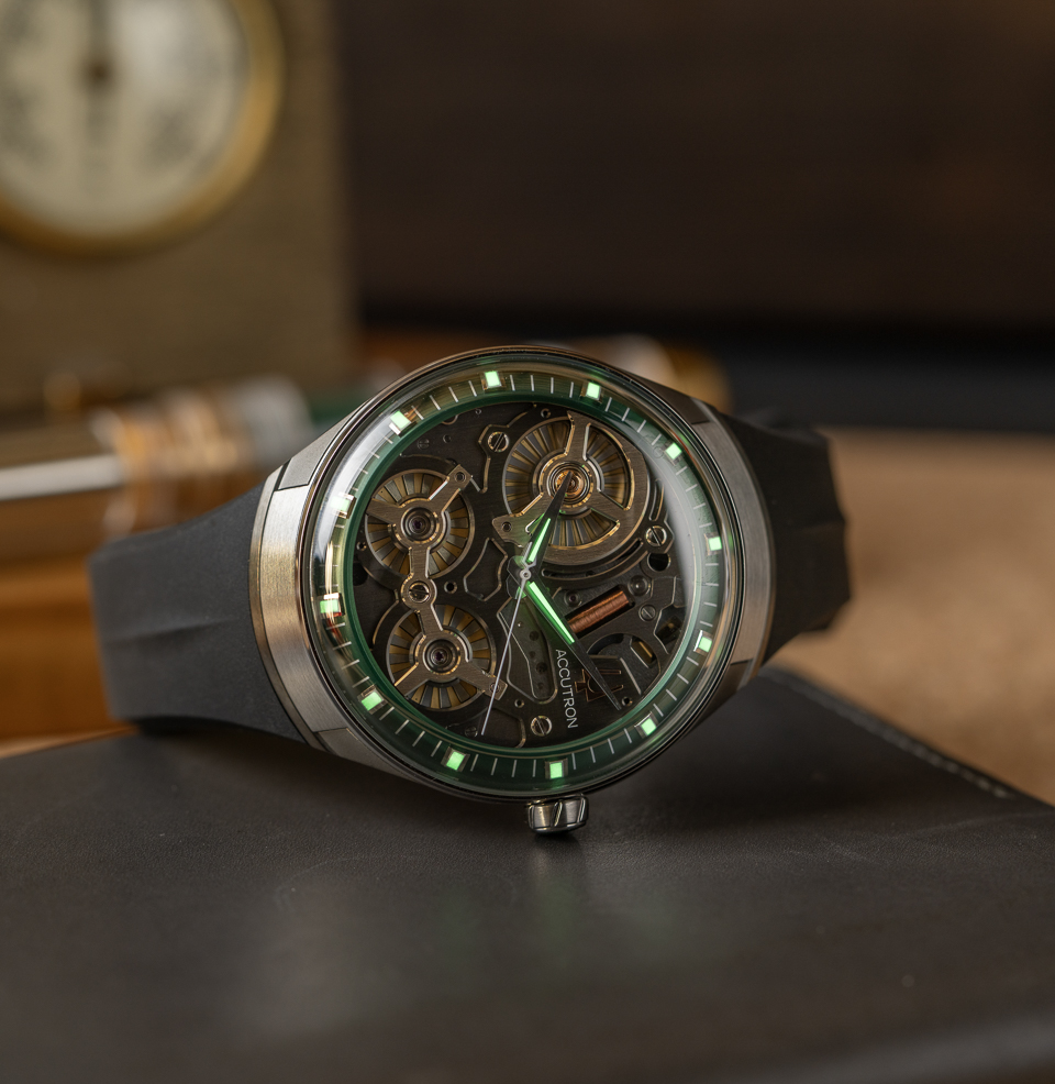 Accutron DNA Super-LumiNova indices
