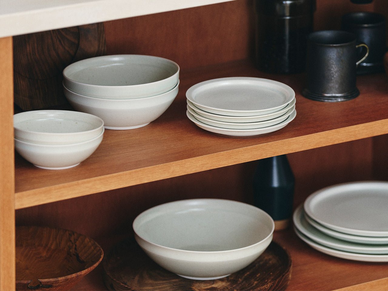  KINTO LIN tableware stacked on shelves 