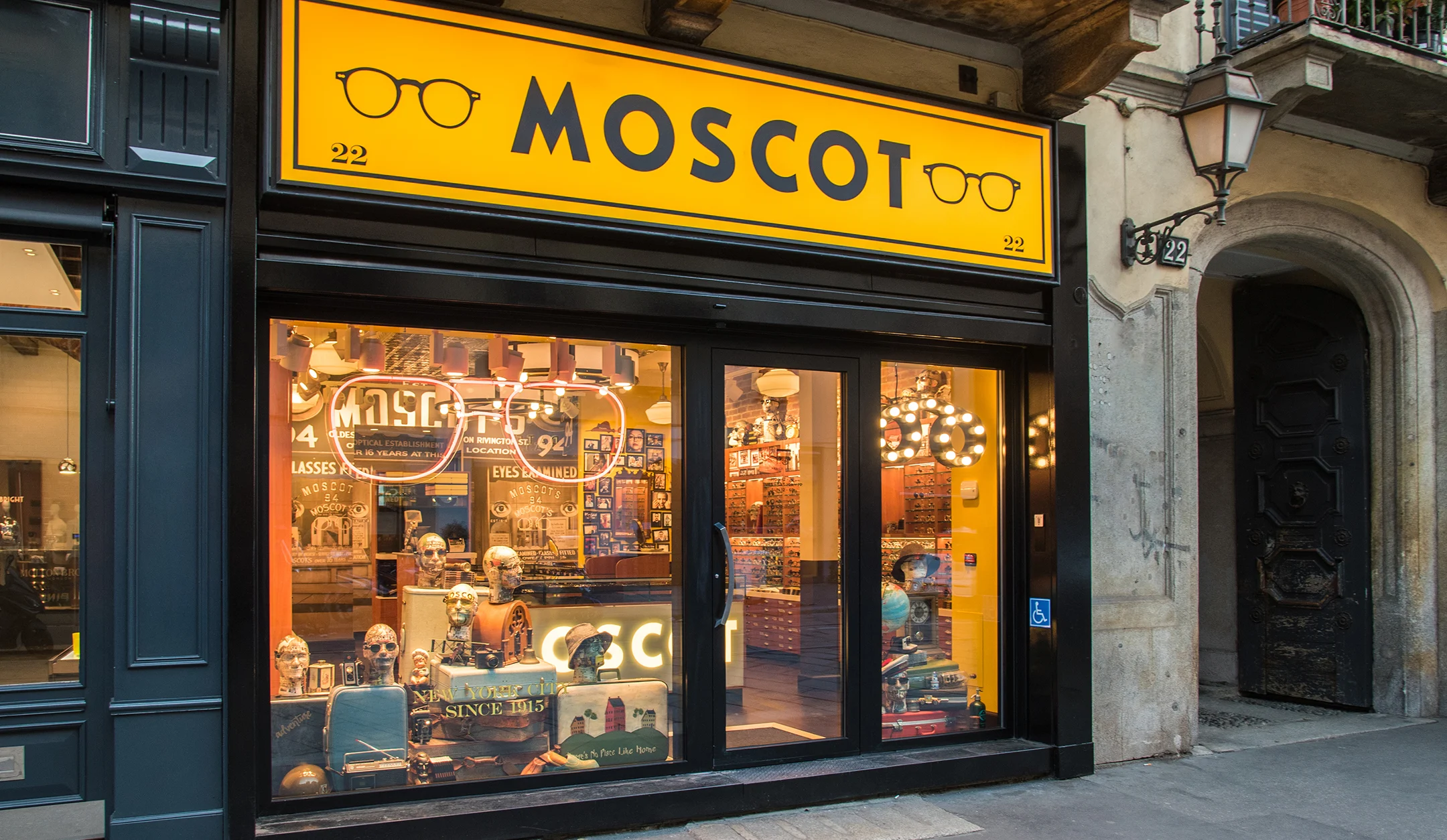 The MOSCOT Milan Shop exterior