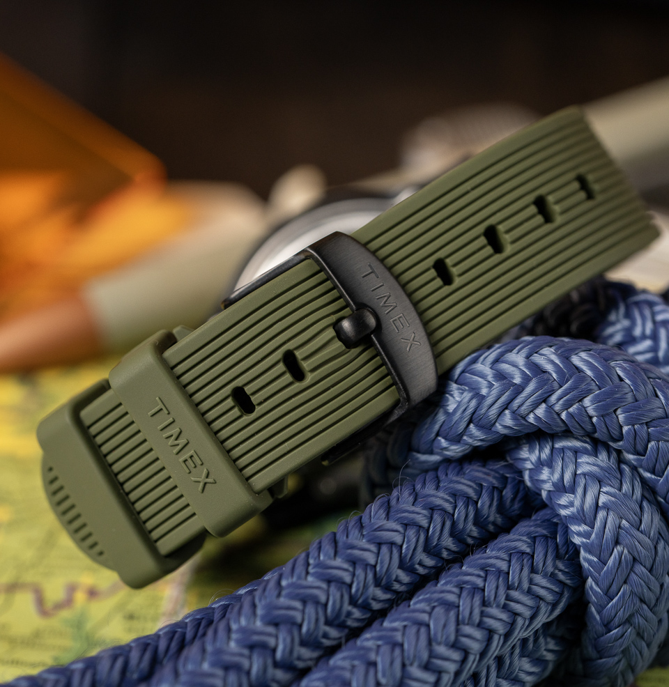 Peanuts® x Timex Expedition® Acadia Quick-release silicone strap