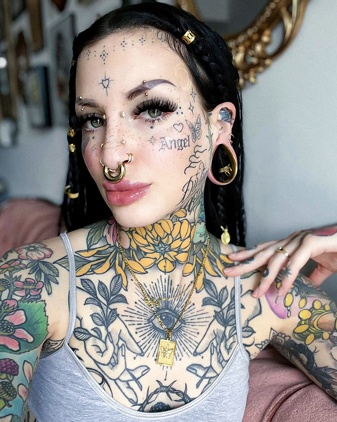 Girl wearing pretty Gold Steel Teardrop Tunnel / Plug / Gauge
