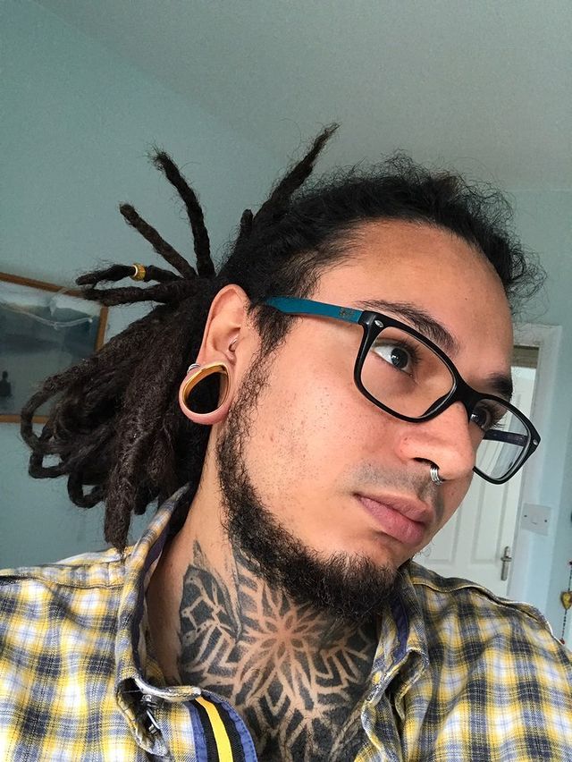 guy wearing alternative  Gold Steel Teardrop Tunnel / Plug / Gauge