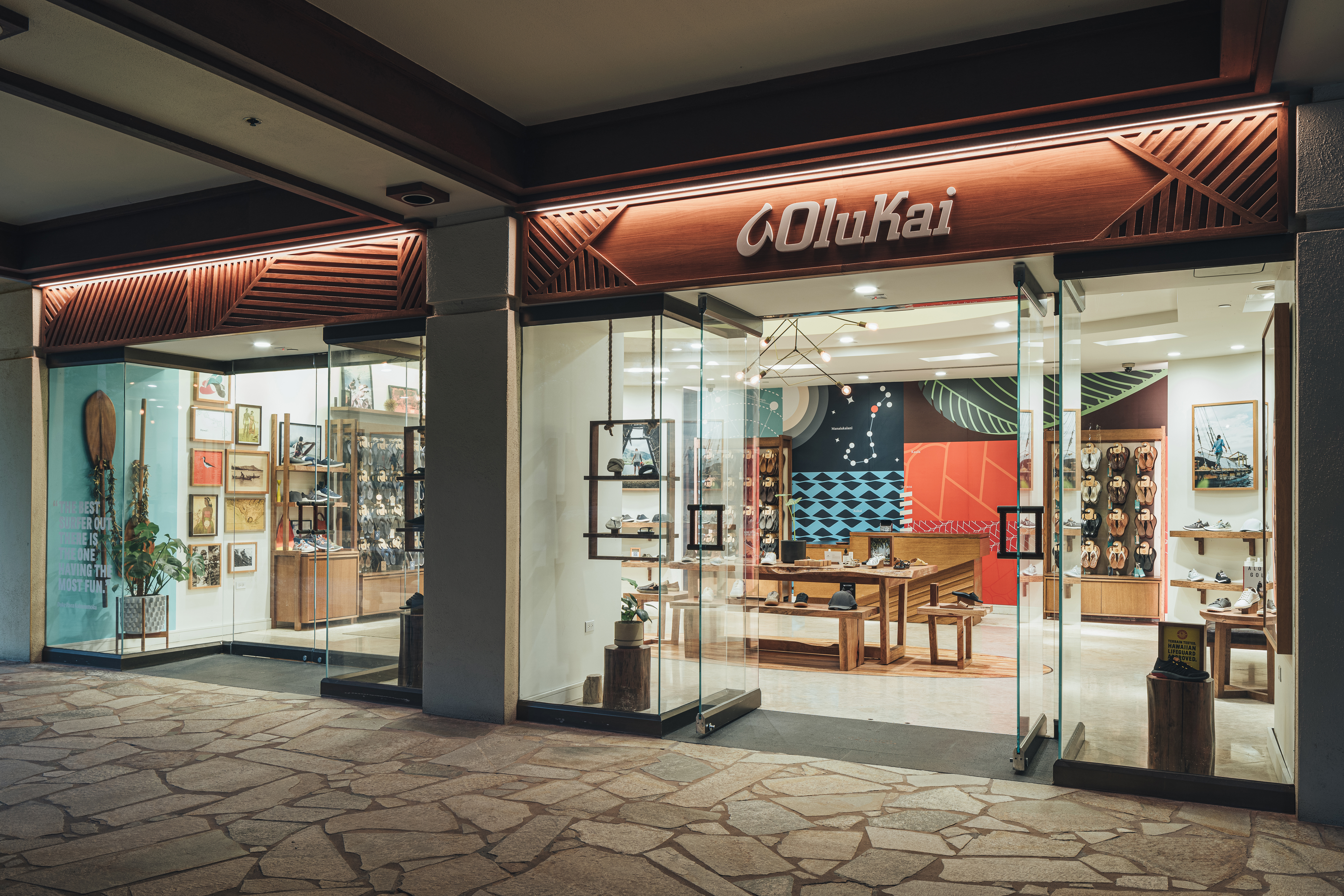 desktop OluKai Hilton Hawaiian Village Store Front 