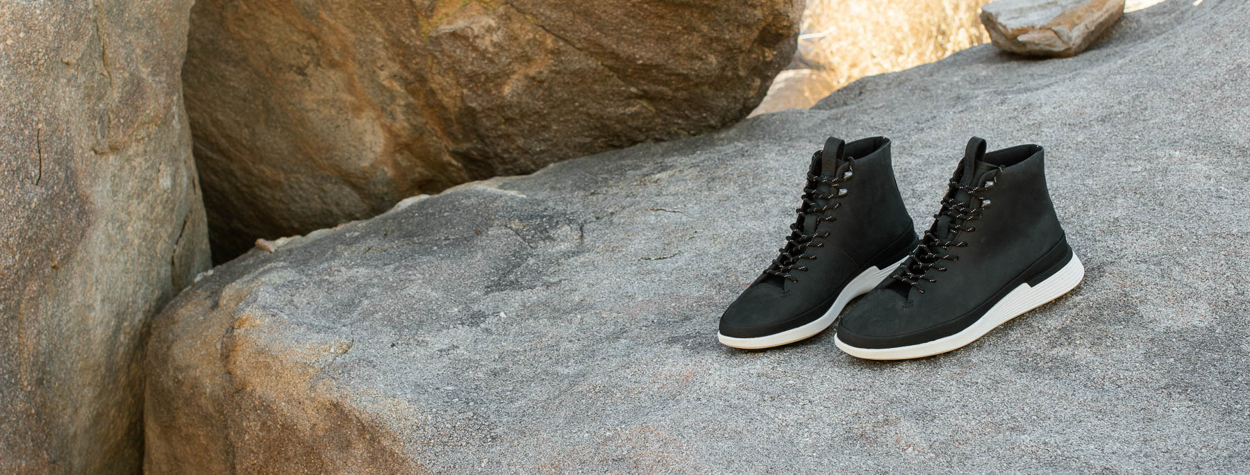 Side image of Men's Boot Crossover Hiker WTZ Black on top of a large rock