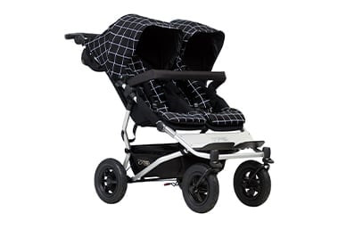 une poussette double side-by-side de taille confortable (14,5 kg), pour les aventures sur route et hors route.